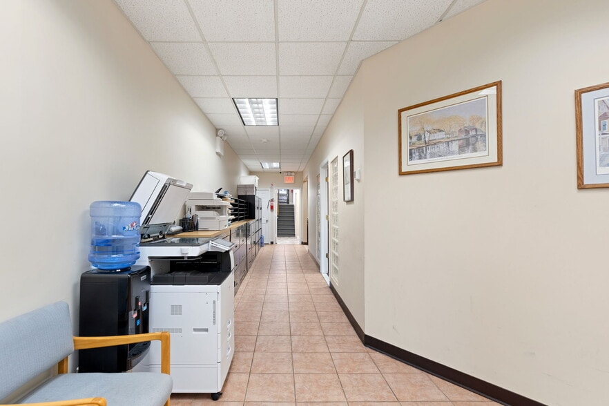 More Photos Of 1190 Hylan Blvd, Staten Island Office For Sale