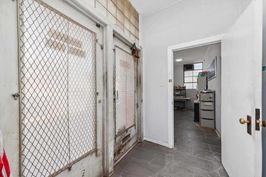 More Photos Of 3957 N Normandy Ave, Chicago Manufacturing For Sale