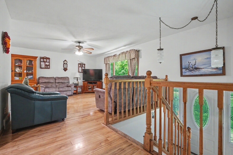 More Photos Of 4250 Herr Fieldhouse Rd, Southington Veterinarian Kennel For Sale
