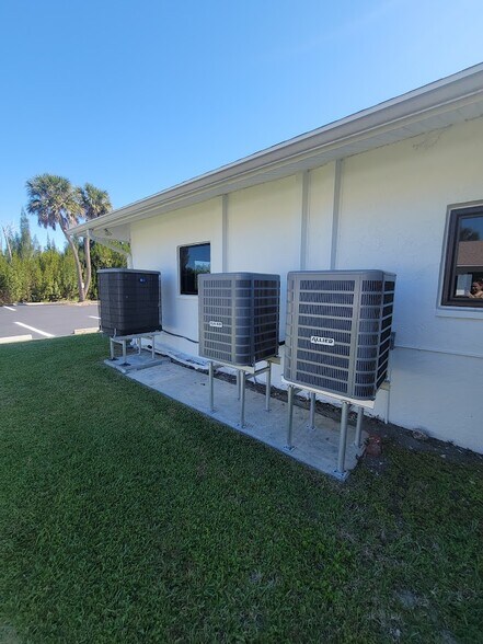 More Photos Of 16956 McGregor Blvd, Fort Myers Office For Sale
