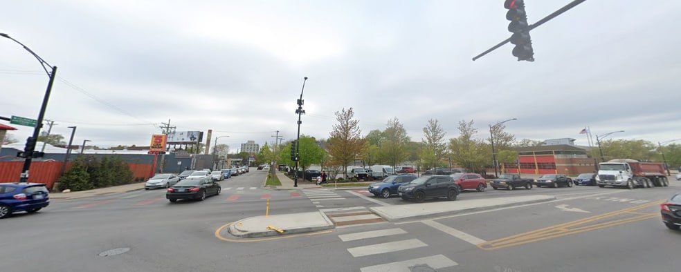 More Photos Of 5977 N Clark St, Chicago Storefront Retail Residential For Lease