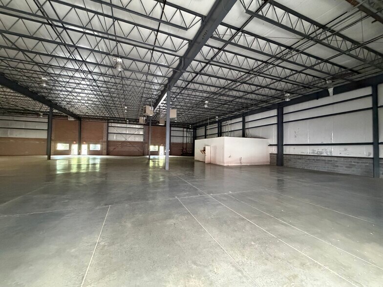 More Photos Of 8176 Presidents Dr, Hummelstown Light Manufacturing For Lease