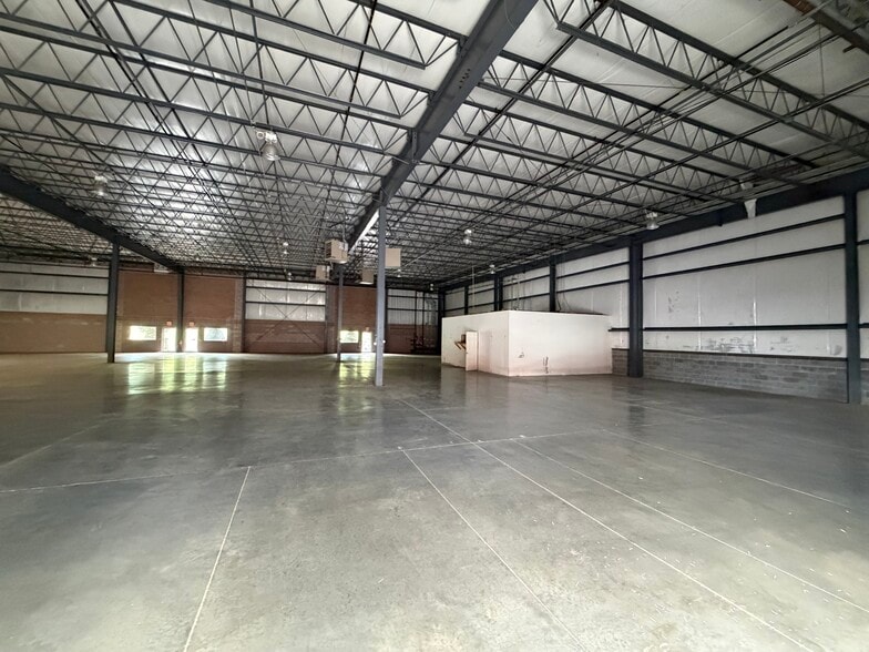 More Photos Of 8176 Presidents Dr, Hummelstown Light Manufacturing For Lease
