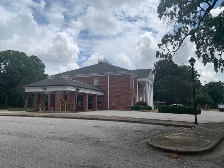 More Photos Of 700 W King St, Kings Mountain Bank For Sale