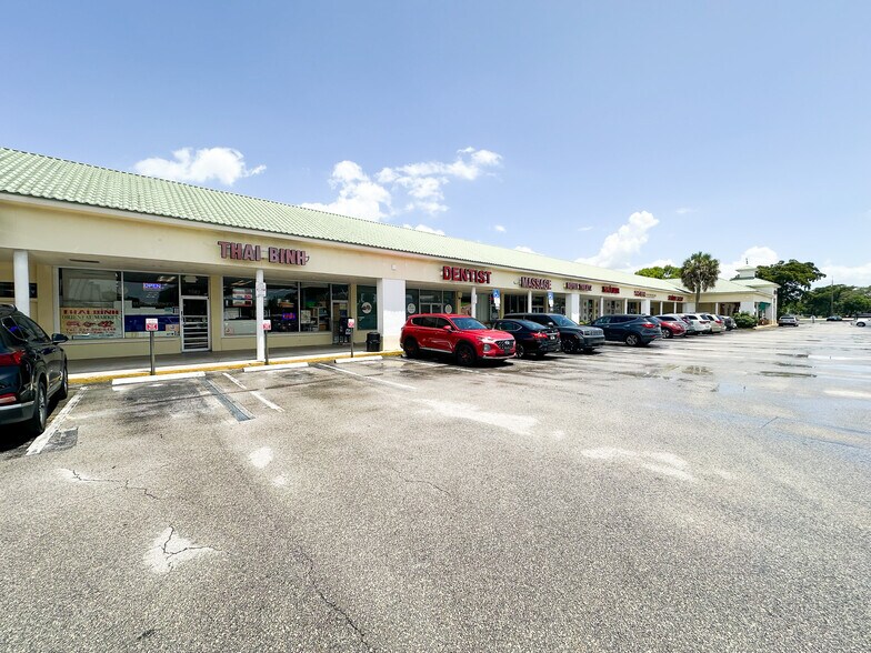 More Photos Of 7841-7899 Pines Blvd, Pembroke Pines Supermarket For Sale