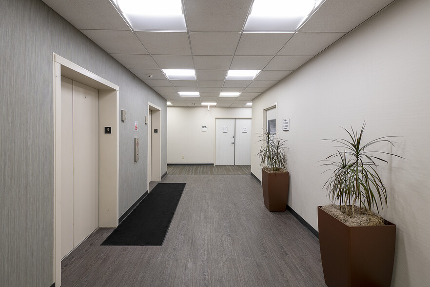 More Photos Of 6701 Rockside Rd, Independence Medical For Lease