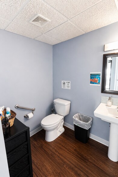 More Photos Of 935 N Plum Grove Rd, Schaumburg Office For Sale