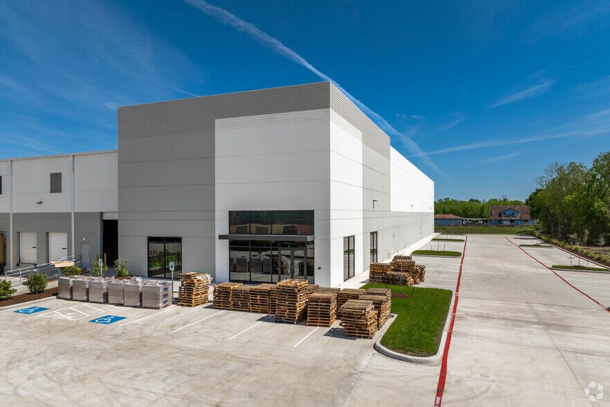 More Photos Of 5115 Shaver, Houston Warehouse For Lease