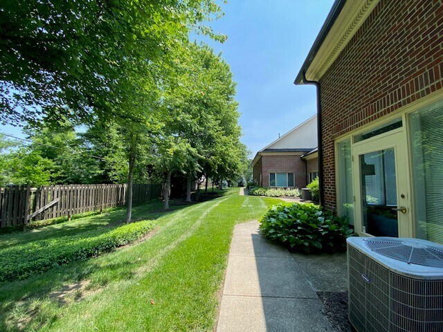 More Photos Of 90 Executive Dr, Carmel Office For Lease