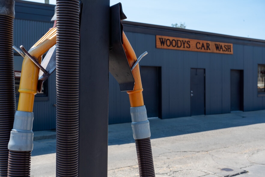 More Photos Of 1201 Cedar St, Helena Carwash For Sale