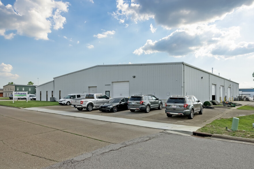 More Photos Of 2626 Kotter Ave, Evansville Warehouse For Sale