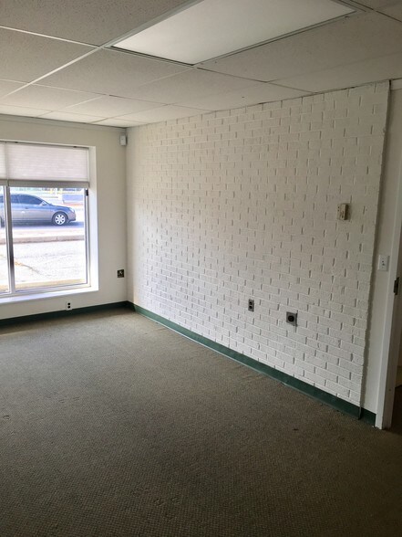 More Photos Of 65 N Dupont Hwy, Dover Medical For Sale