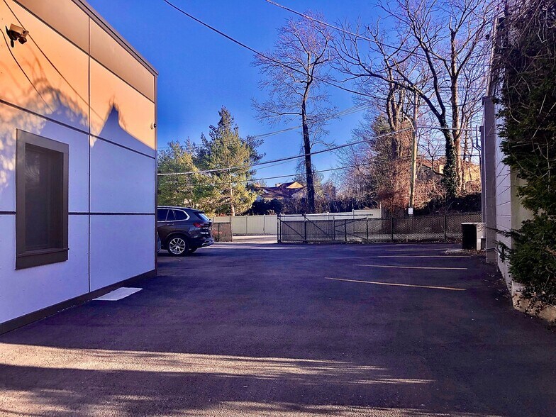 More Photos Of 1137-1139 W Boston Post Rd, Mamaroneck Storefront Retail Office For Sale