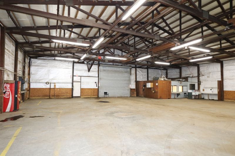 More Photos Of 524 Chucks Dr, Duncan Warehouse For Lease