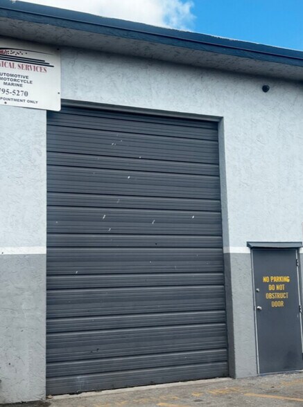 More Photos Of 7641 Hooper Rd, West Palm Beach Warehouse For Lease