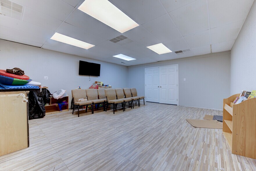 More Photos Of 4230 E FM 1462 Rd, Rosharon Storefront Retail Office For Lease