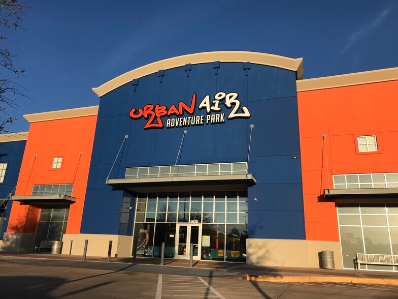 More Photos Of 17937-17945 I-45 S, Shenandoah Unknown For Lease