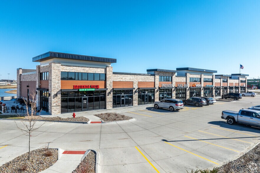 More Photos Of 1101 E 1st St, Grimes Restaurant For Lease