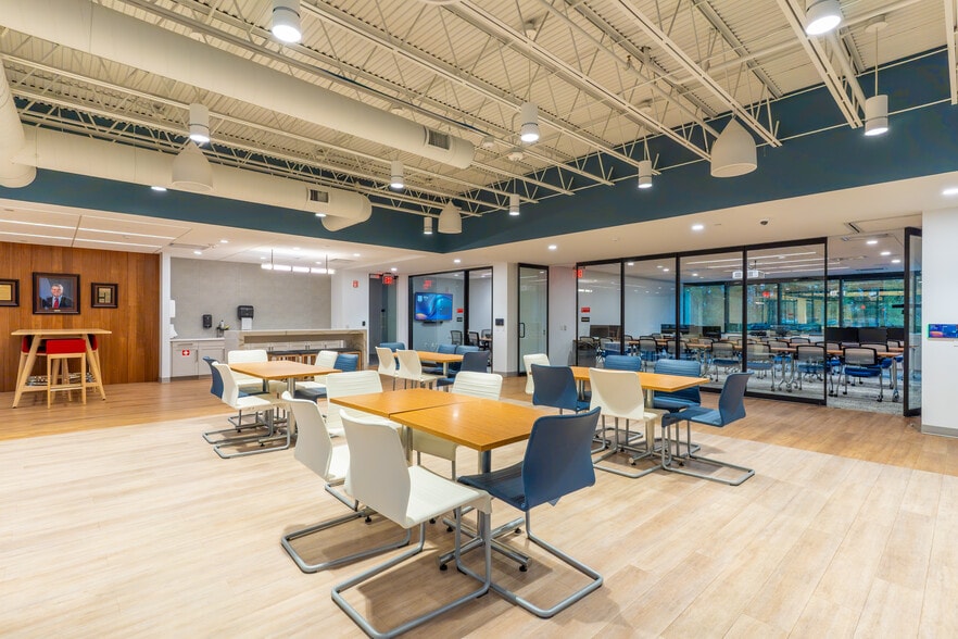 More Photos Of 426 W Lancaster Ave, Devon Office For Lease