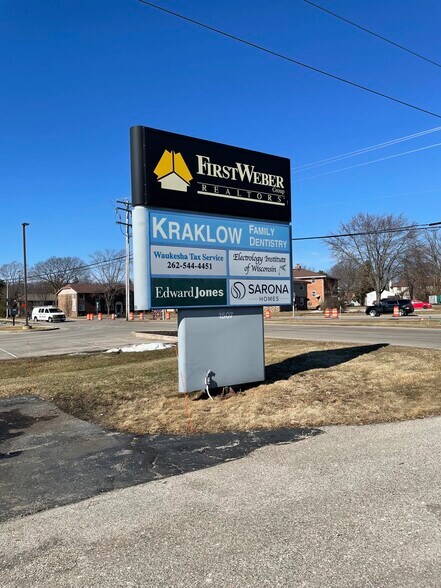More Photos Of 1507 E Sunset Dr, Waukesha Medical For Lease