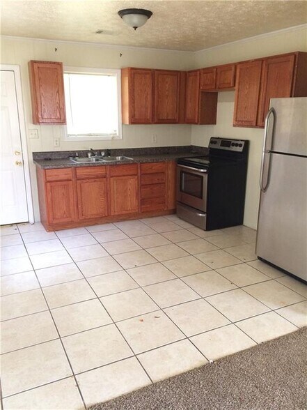 More Photos Of 205 Glenview Ter, Winder Multifamily For Sale