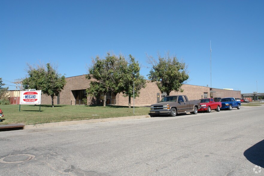 More Photos Of 2106 E Industrial St, Wichita Warehouse For Lease