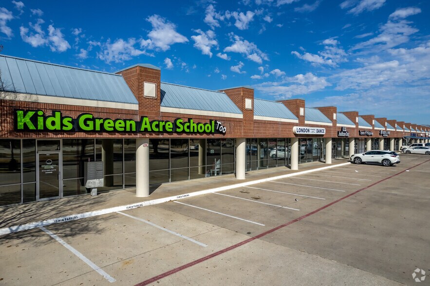 More Photos Of 565 W Oates Rd, Garland General Retail For Lease