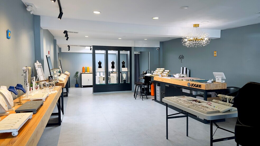 More Photos Of 8314-8316 W 3rd St, Los Angeles Storefront For Lease