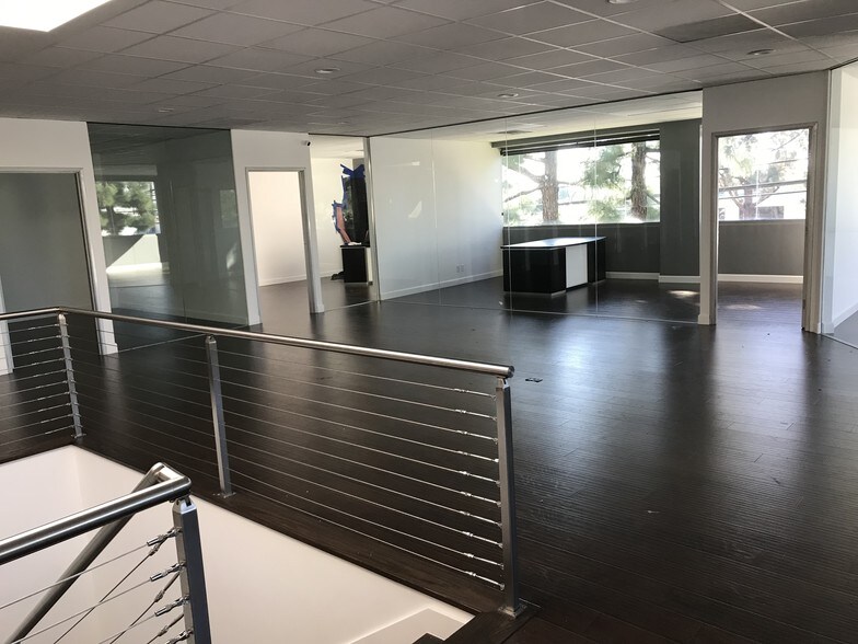 More Photos Of 1071 N Batavia St, Orange Flex For Lease