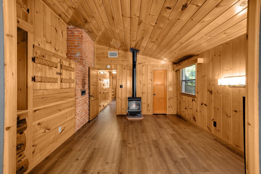 More Photos Of 26345 Delano Dr, Idyllwild-Pine Cove Hotel For Sale