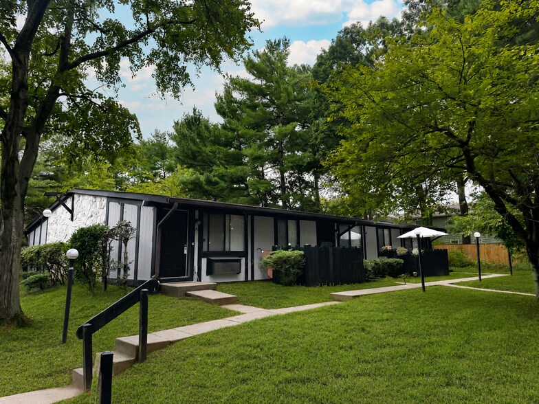 Primary Photo Of 8103 Glen Hollow Dr, Glen Burnie Apartments For Sale