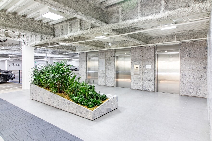 More Photos Of 11911 San Vicente Blvd, Los Angeles Office For Lease