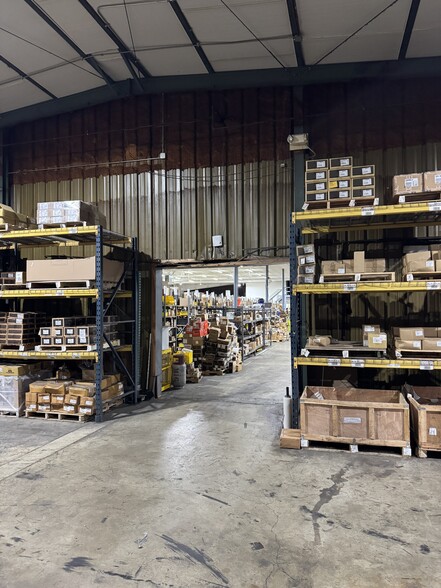 More Photos Of 205 E Collins Rd, Fort Wayne Warehouse For Lease