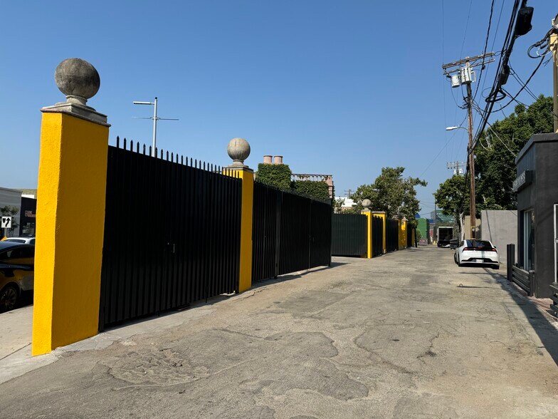 More Photos Of 8435 Melrose Ave, West Hollywood Storefront For Lease