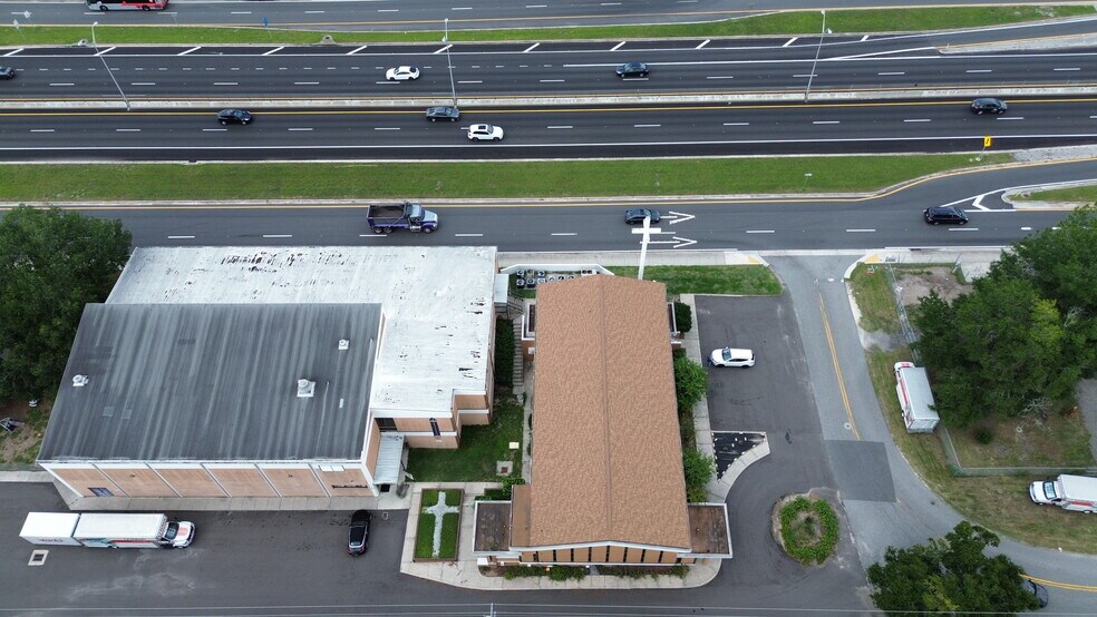 More Photos Of 6612 Arlington Expy, Jacksonville Schools For Lease