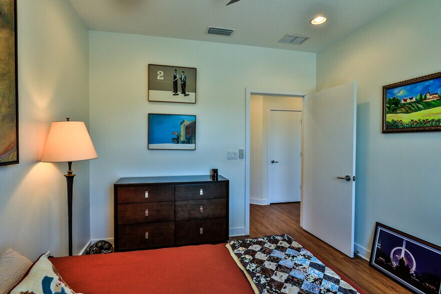 More Photos Of 215 S Palmetto Ave, Daytona Beach Office For Sale