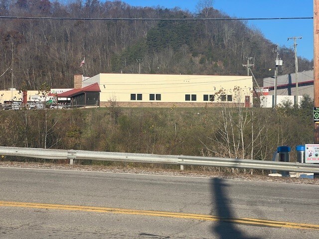 More Photos Of 109 Crossings Mall, Elkview Restaurant For Lease