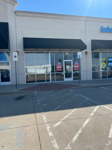 More Photos Of 305 Coke Ave, Hillsboro Unknown For Lease