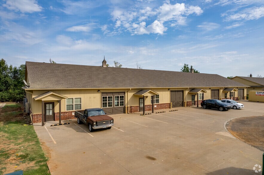 More Photos Of 7042 Highwater Cir, Edmond Light Distribution For Lease