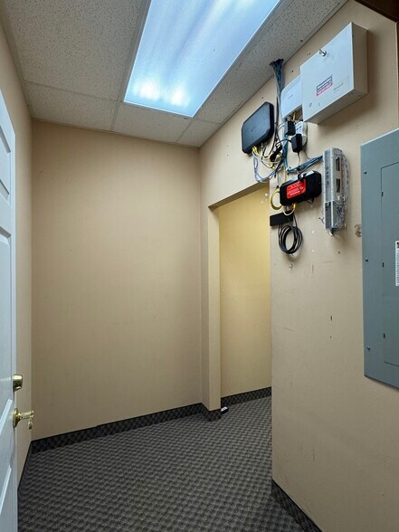 More Photos Of 1604 NW Mock Ave, Blue Springs Medical For Lease