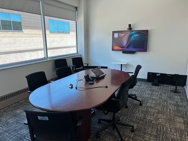 More Photos Of 2555 Ouellette Av, Windsor Office For Lease