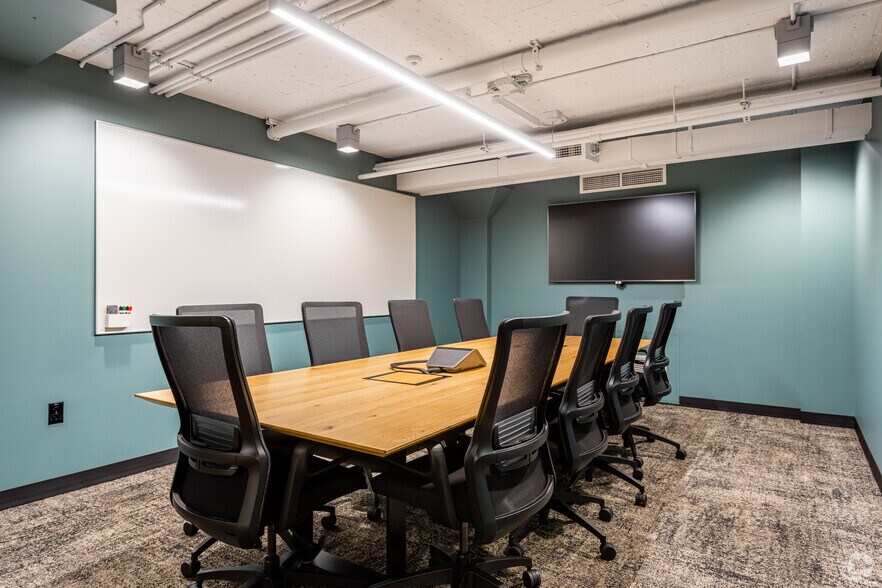 More Photos Of 630 NW 14th Ave, Portland Office For Sale