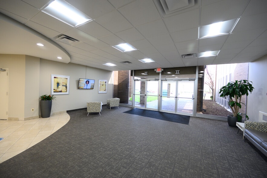 More Photos Of 1099 Wall St W, Lyndhurst Office For Lease
