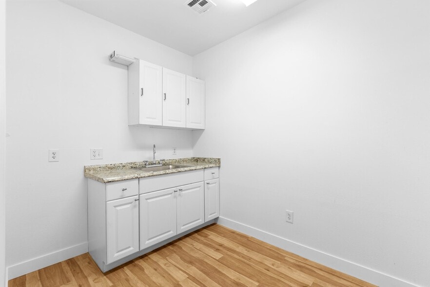 More Photos Of 310 Gass Ave, Las Vegas Unknown For Lease