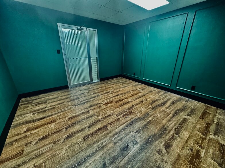 More Photos Of 401 W Texas Ave, Midland Office For Sale
