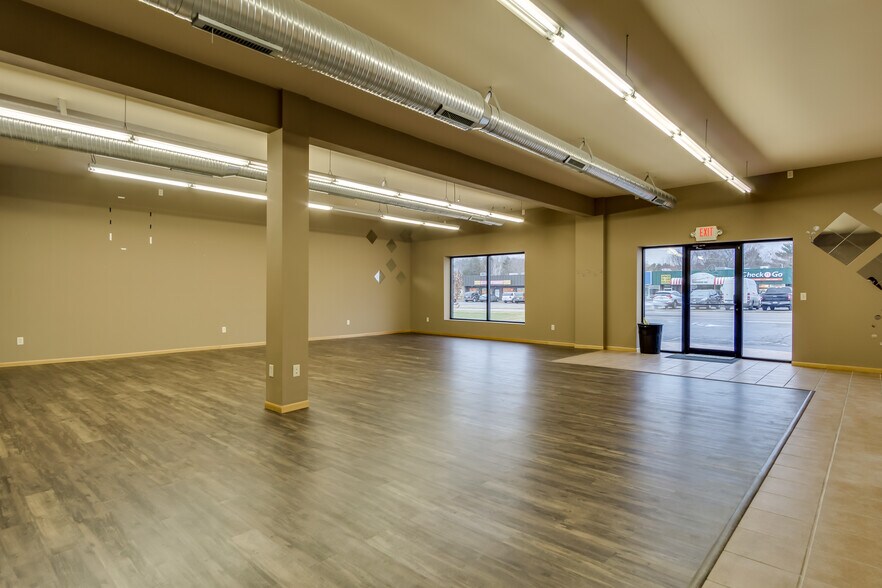 More Photos Of 2734-2751 London Rd, Eau Claire Storefront Retail Office For Sale