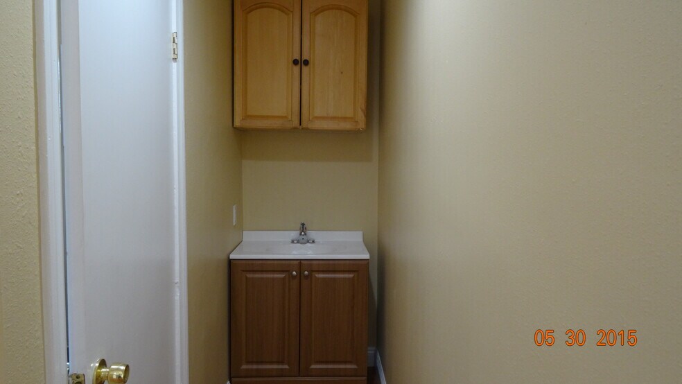 More Photos Of 20246-20254 Saticoy St, Winnetka Storefront Retail Office For Lease