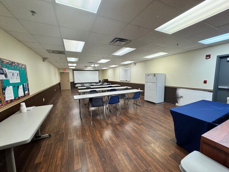 More Photos Of 1215 Dunn Ave, Jacksonville Medical For Lease