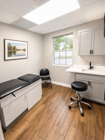 More Photos Of 2506 Acorn St, Fort Pierce Office For Lease