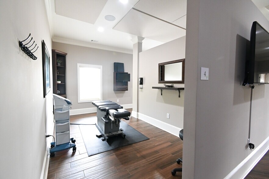 More Photos Of 150 Jw Plaza Dr SE, Calhoun Office For Sale